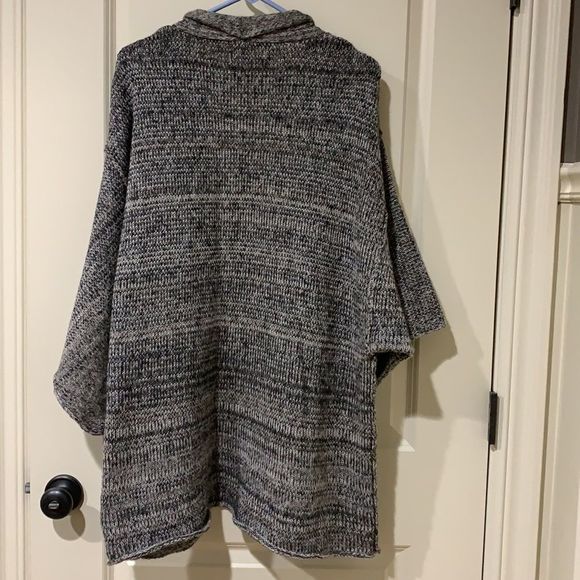 Max and Mia black and gray sweater - Picture 6 of 7